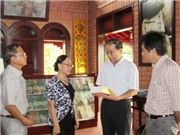 Bóng đá anh, ngoại hạng anh, lịch thi đấu euro 2012, Tặng sách viết về Sơn Nam cho nhà lưu niệm Sơn Nam 